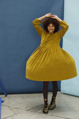 mc907d-yellow curry dress in corduroy-mcverdi-kjole i fløjl-4