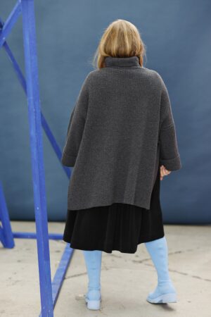 Nanna-sweater-dark-grey-strik-oversize-autumm-mørkegrå-mcverdi-musewear-strik-2
