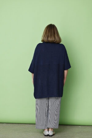 Musewear-strik-knit-medi-strikbluse-sommerbluse-navy-sommer24-6