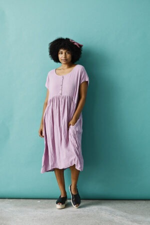 Cotton dress with buttons in the color lilac
